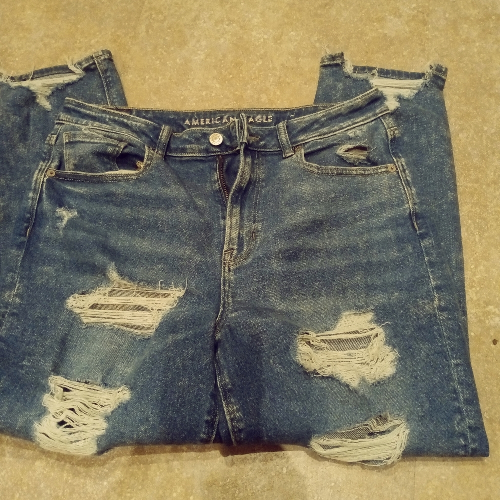 American Eagle size 8 short stretch mom jeans very distressed